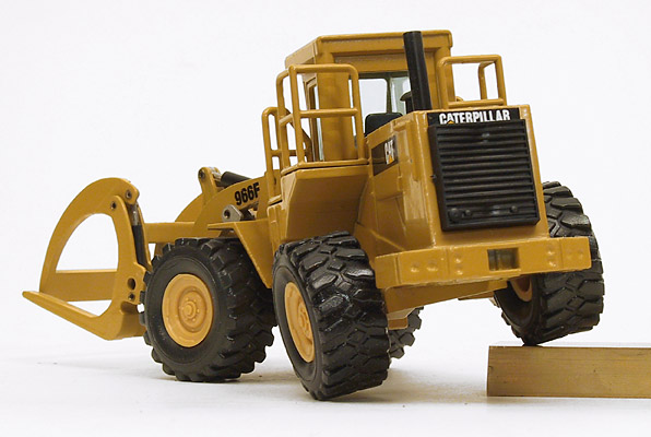Picture Caterpillar 966F Log Loader