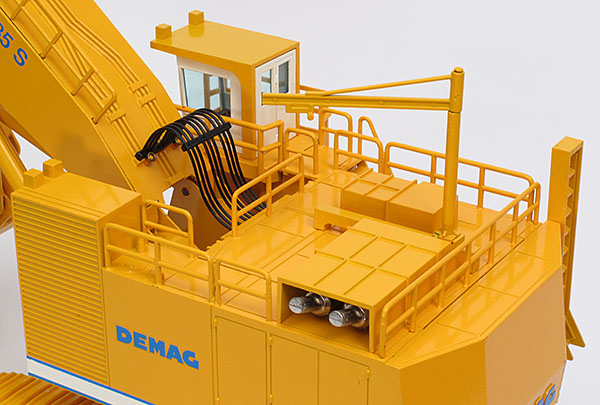 Picture Demag H 485 S