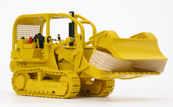 Picture International Harvester 175 w/ demolition bucket
