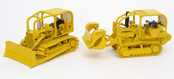 Picture International Harvester 175 w/ demolition bucket