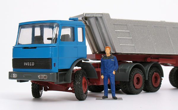 Picture Iveco / Meiller 330M26 w/ tipper semitrailer