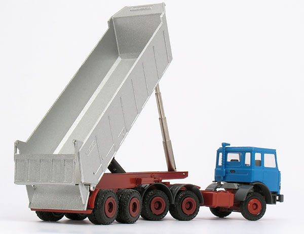 Picture Iveco / Meiller 330M26 w/ tipper semitrailer