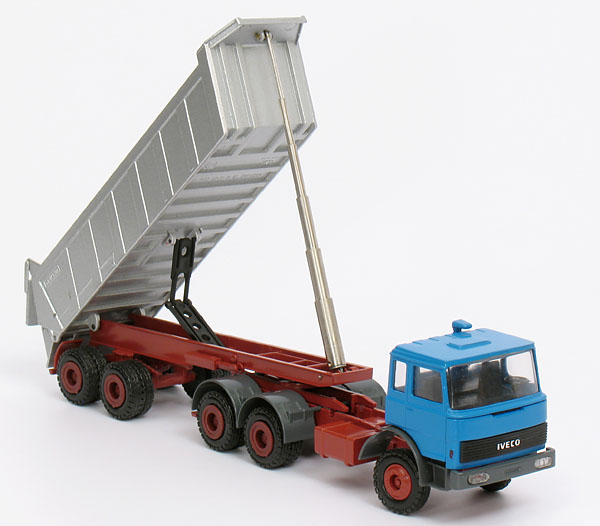 Picture Iveco / Meiller 330M26 w/ tipper semitrailer