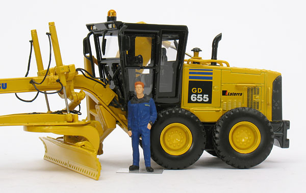 Picture Komatsu GD655 w/ plow
