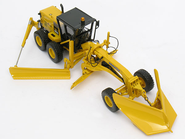 Picture Komatsu GD655 w/ plow