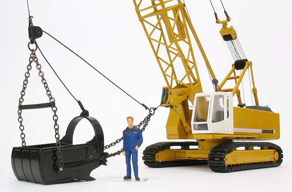 Picture Liebherr HS 843 HD w/ drag scoop