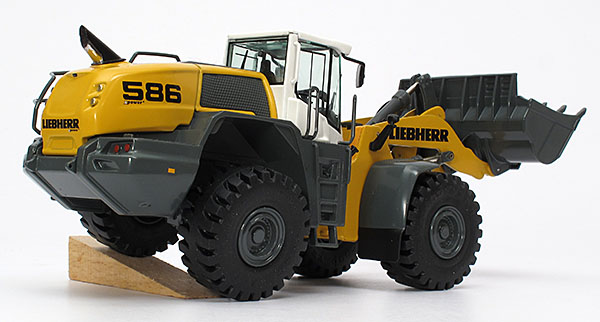 Picture Liebherr L 586 XPower