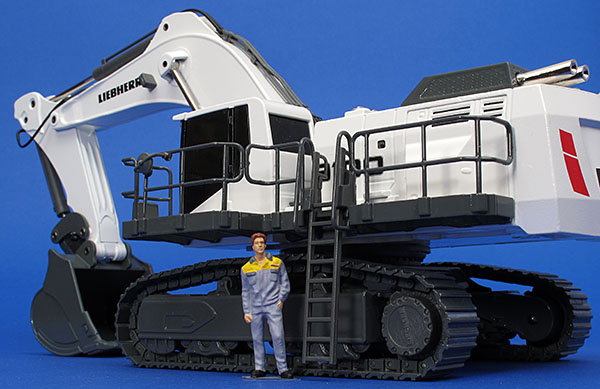 Picture Liebherr R 9100