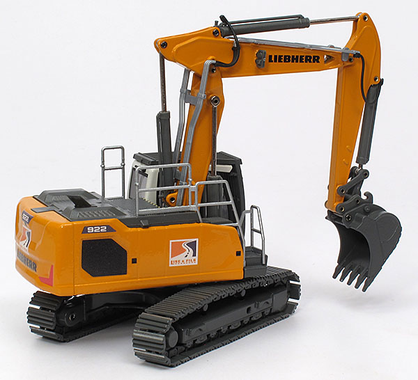 Picture Liebherr R 922 V (two piece boom) – “Lise & Fils”