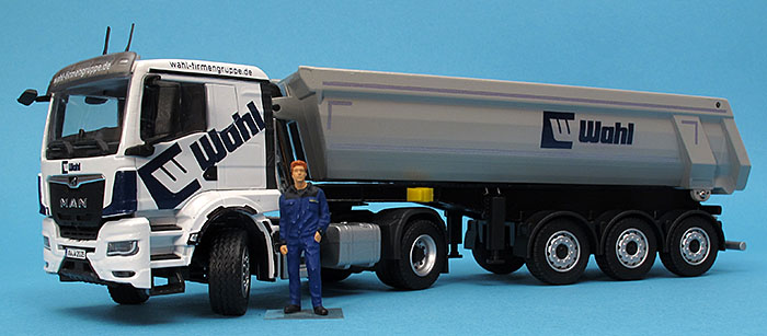 Picture MAN / Schwarzmüller TGS with round trough trailerr – „Wahl“