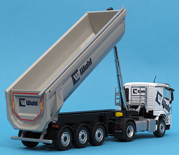 Picture MAN / Schwarzmüller TGS with round trough trailerr – „Wahl“
