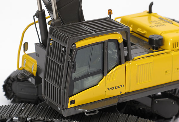 Picture Volvo EC460C LD w/ crusher