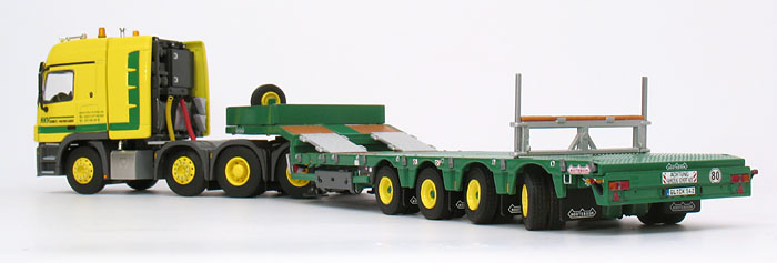 Foto Mercedes-Benz / Nooteboom Actros 4155 mit Tieflader – „HKV“