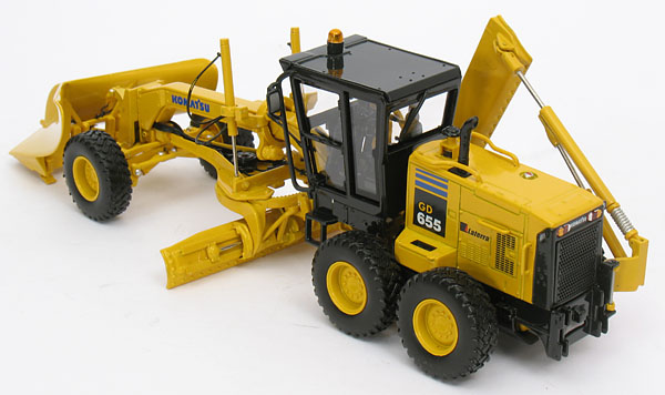 Foto Komatsu GD655 mit Pflug
