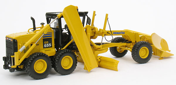 Foto Komatsu GD655 mit Pflug