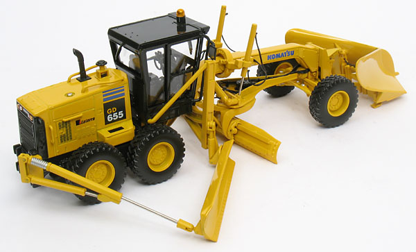 Foto Komatsu GD655 mit Pflug