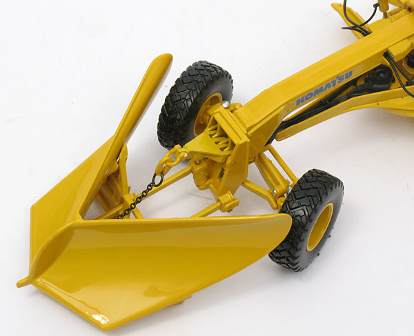 Foto Komatsu GD655 mit Pflug