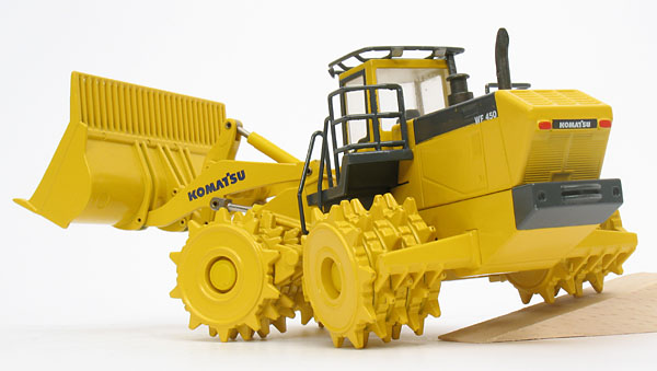 Foto Komatsu WF450-3