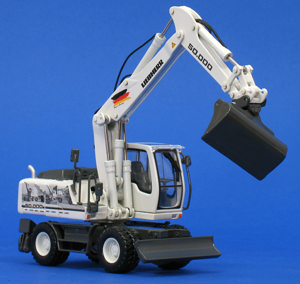 Foto Liebherr A 904 C – Sonderlackierung „50.000“