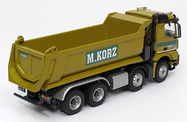 Foto Mercedes-Benz / Carnehl Arocs 4145 mit Rundmulde – „M. Korz“